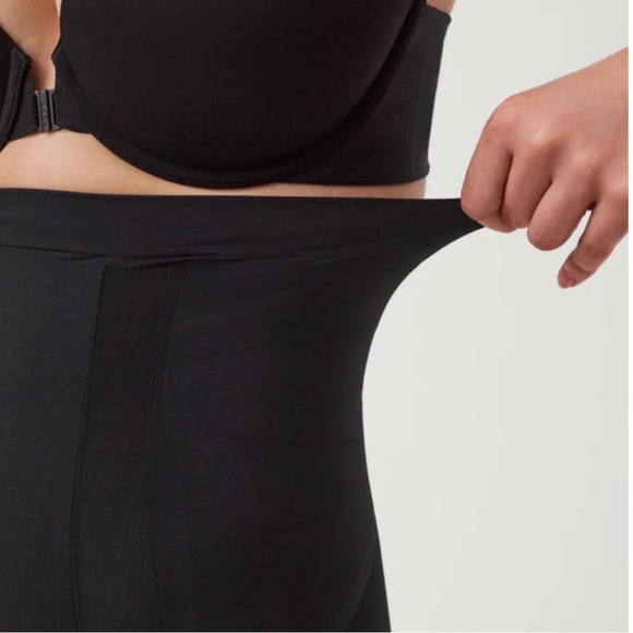 SPANXsculpt OnCore High-Waisted Mid-Thigh Short - Picture 6 of 7